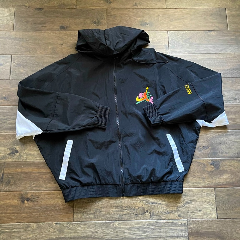 Nike Air Jordan windbreaker jacket. Mens XL. New.